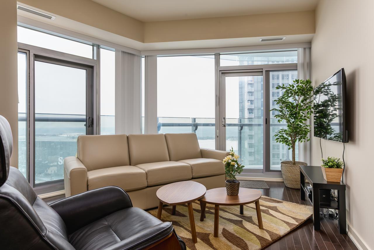 Upscale 3-Bedroom With Gorgeous Lake View トロント エクステリア 写真